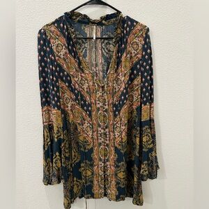 Free People Blue and Gold Graphic 3/4 Sleeve Blouse